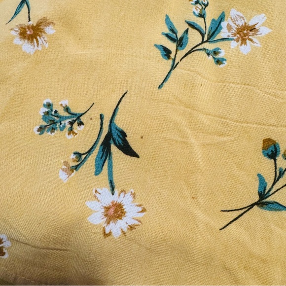 Clad and Cloth Yellow Pastel Floral Daisy Romper Summer Cottagecore Vacation - Picture 10 of 10